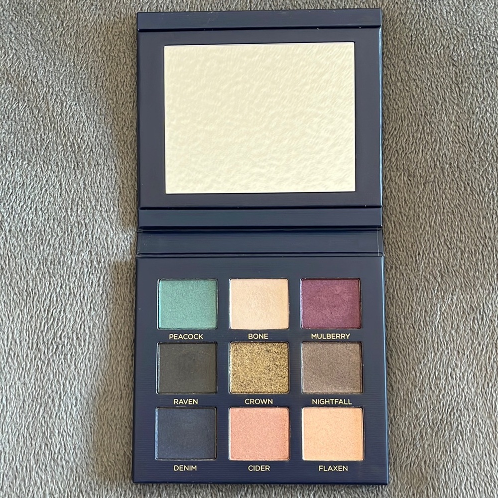Beautycounter statement eyeshadow palette